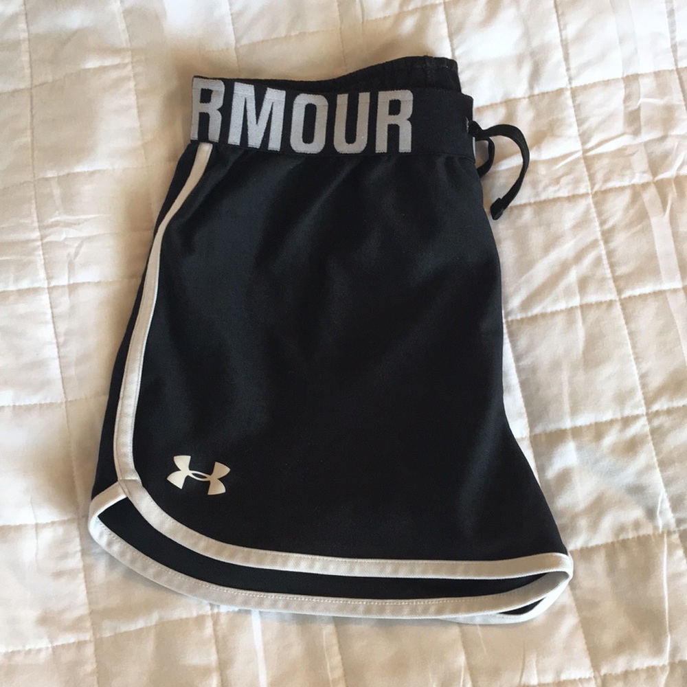 YOUTH BLACK UNDER ARMOUR SHORTS